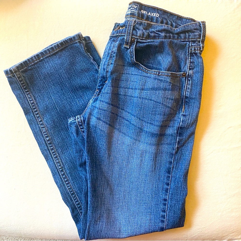 Levi’s men’s signature gold relaxed fit jeans. Size 32/30